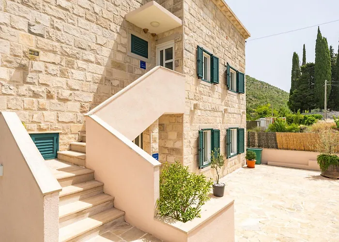 Villa Petmat - Elegant Country Villa With Private Pool & 6 Bedrooms